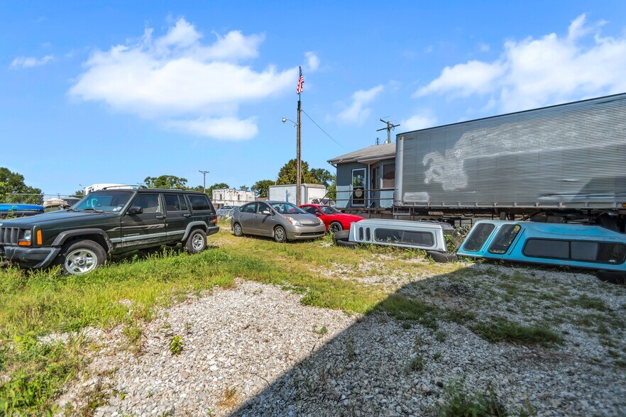 More Photos Of 300 Railroad Ave, Wheeler Auto Repair For Sale