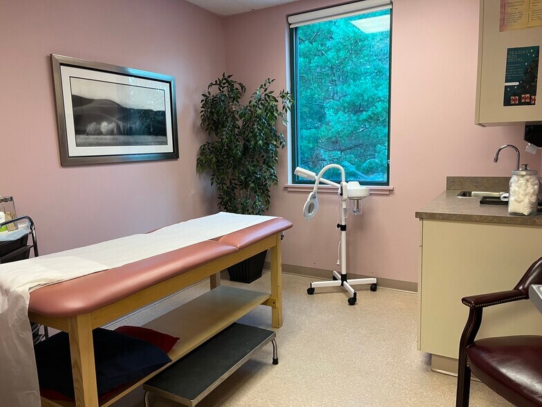 More Photos Of 1407 S County Trl, East Greenwich Medical For Lease
