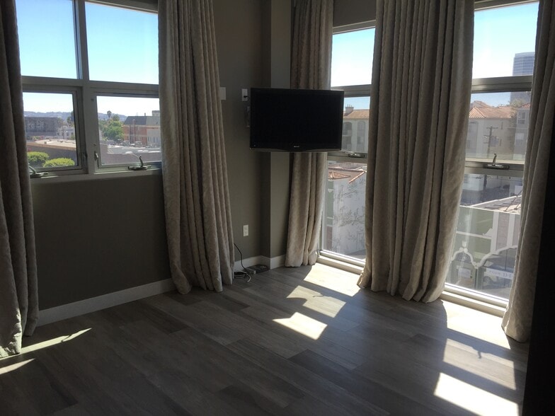 More Photos Of 600 S La Brea Ave, Los Angeles Storefront Retail Residential For Sale