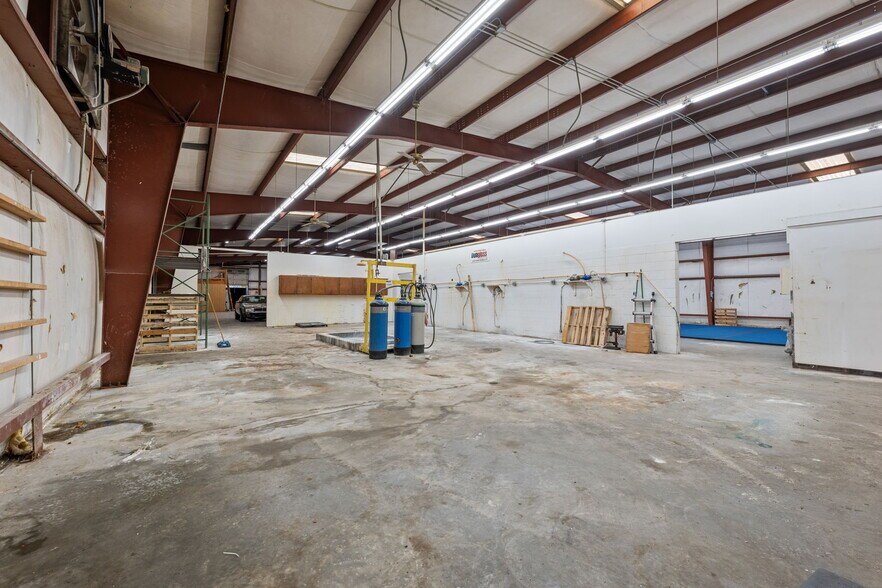More Photos Of 2245 A Air Park Dr, Burlington Warehouse For Lease