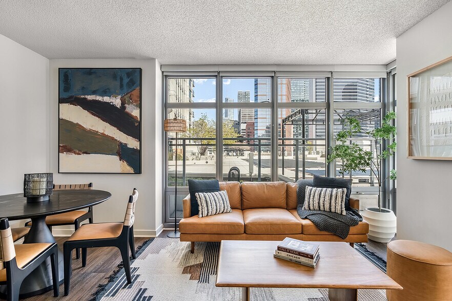 More Photos Of 555 W Kinzie St, Chicago Apartments For Lease