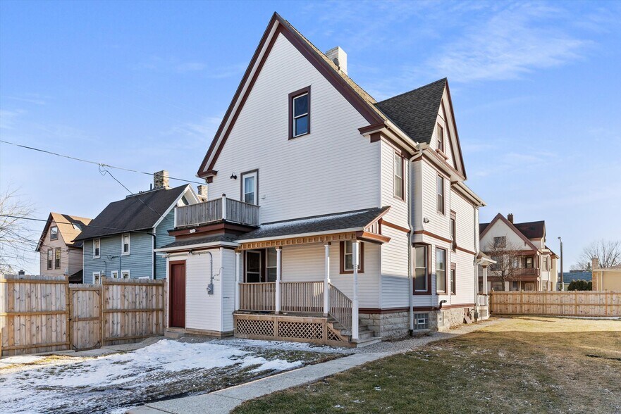 More Photos Of 124 W North Ave, Milwaukee Daycare Center For Sale