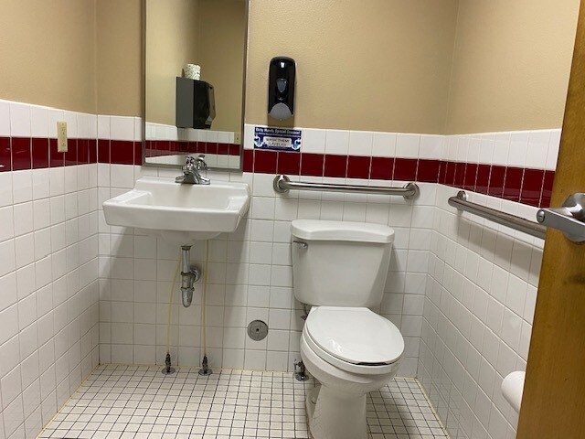 More Photos Of 162 N 6th St, Lander Specialty For Sale