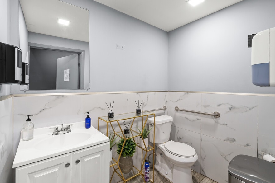 More Photos Of 2052 NW Miami Ct, Miami Flex For Lease