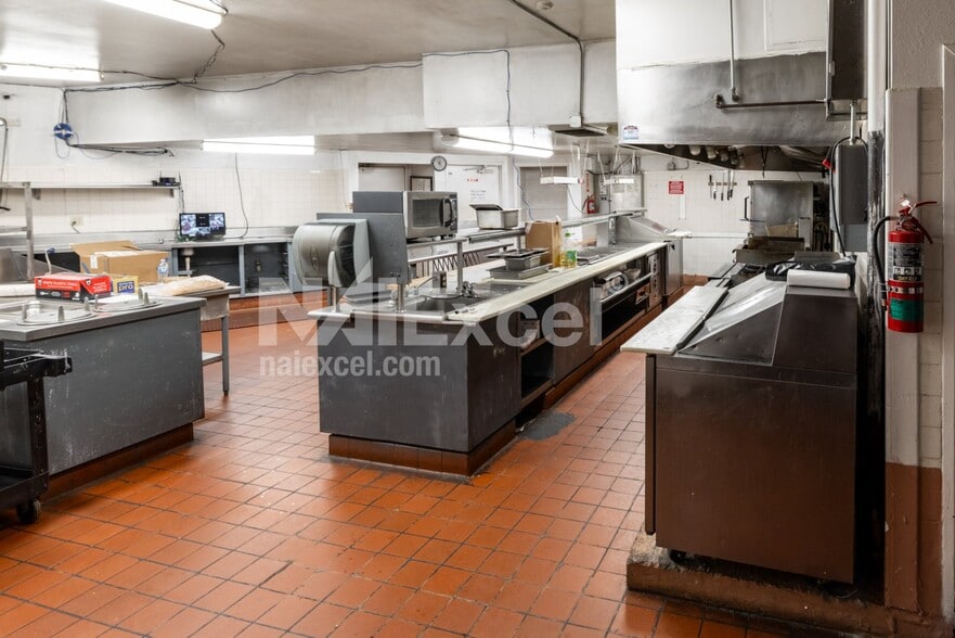 More Photos Of 287 N Lake Powell Blvd, Page Hotel For Sale