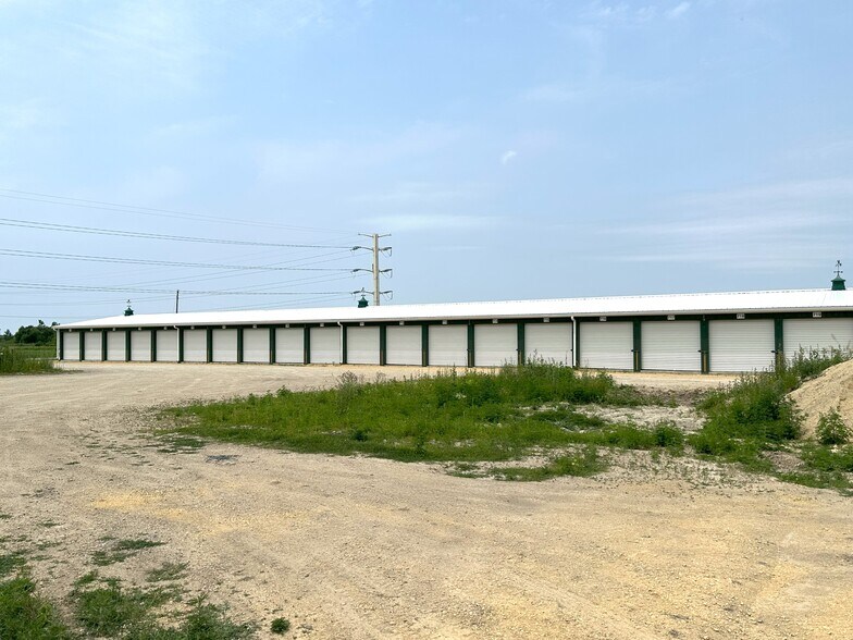 More Photos Of 1947 N Lyford Rd, Rockford Self Storage For Lease