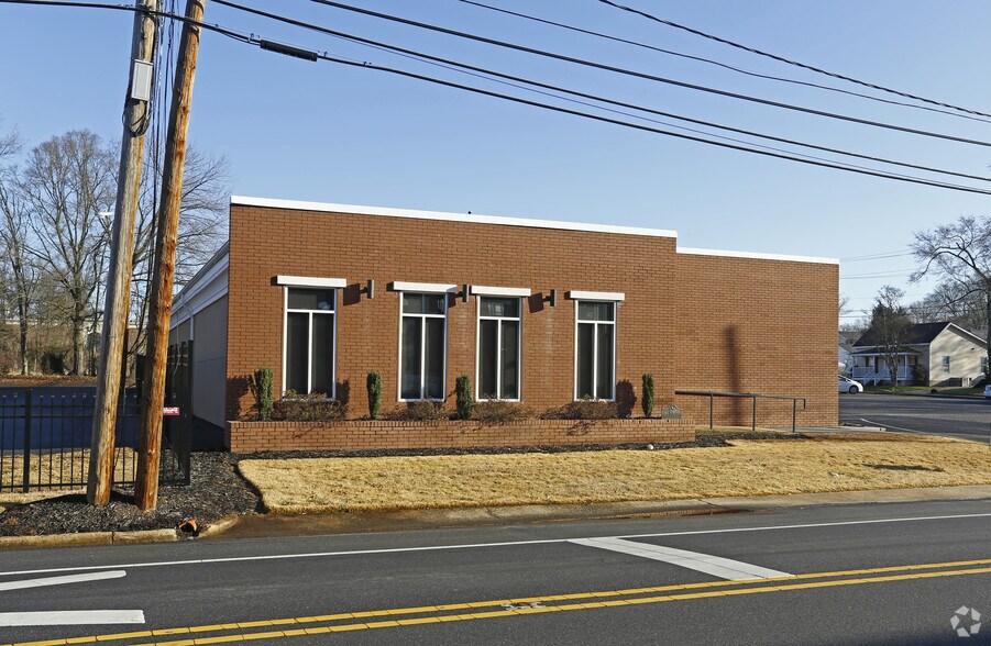 More Photos Of 85 E Catawba St, Belmont Office For Lease