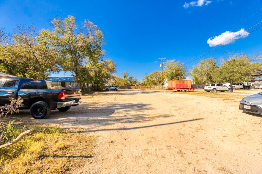 More Photos Of 322 S Main St, Boerne General Retail For Sale