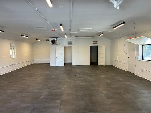 More Photos Of 2217 Irvingdale Dr, Chamblee Showroom For Lease