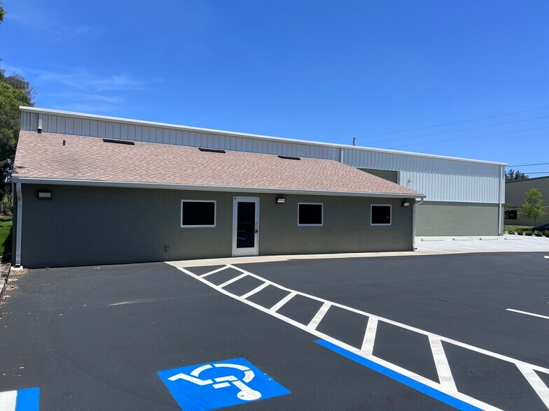 More Photos Of 8950 66th Ct N, Pinellas Park Warehouse For Lease