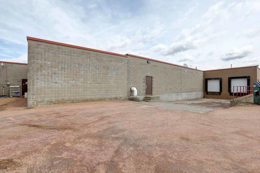 More Photos Of 1011-1013 E Spruce St, Abbotsford Storefront Retail Office For Lease