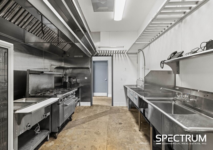 More Photos Of 11419 Santa Monica Blvd, Los Angeles Restaurant For Lease