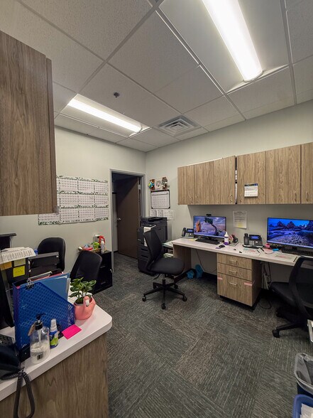 More Photos Of 2950 W Horizon Ridge Pky, Henderson Office For Sale