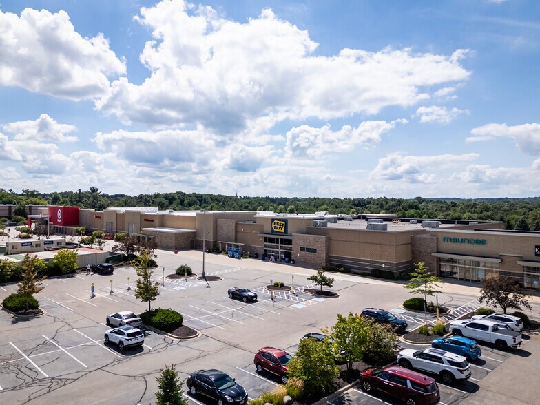 More Photos Of 700 N Edwards Blvd, Lake Geneva Freestanding For Sale