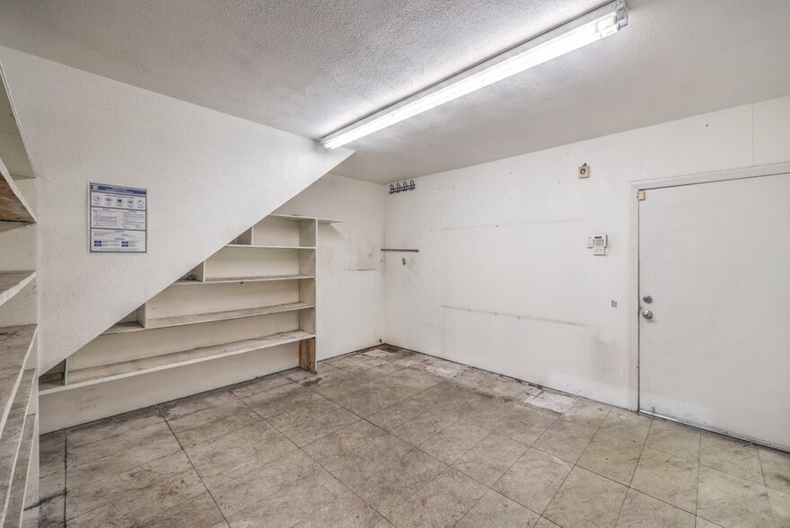 More Photos Of 5965 Harrison Dr, Las Vegas Warehouse For Lease