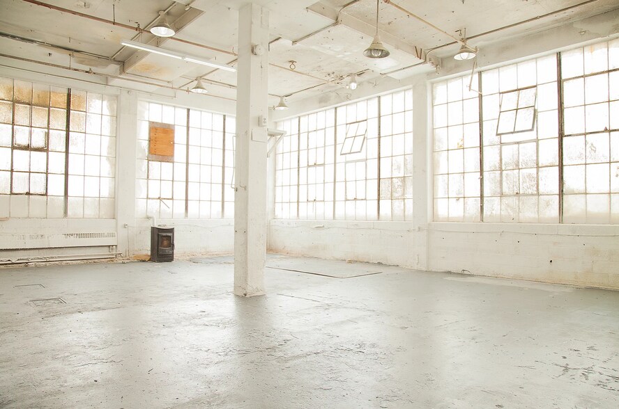More Photos Of 5213 Grays Ave, Philadelphia Warehouse For Lease