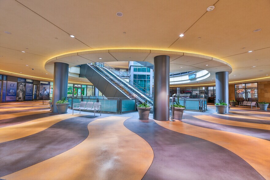 More Photos Of 15301 Ventura Blvd, Sherman Oaks Unknown For Lease