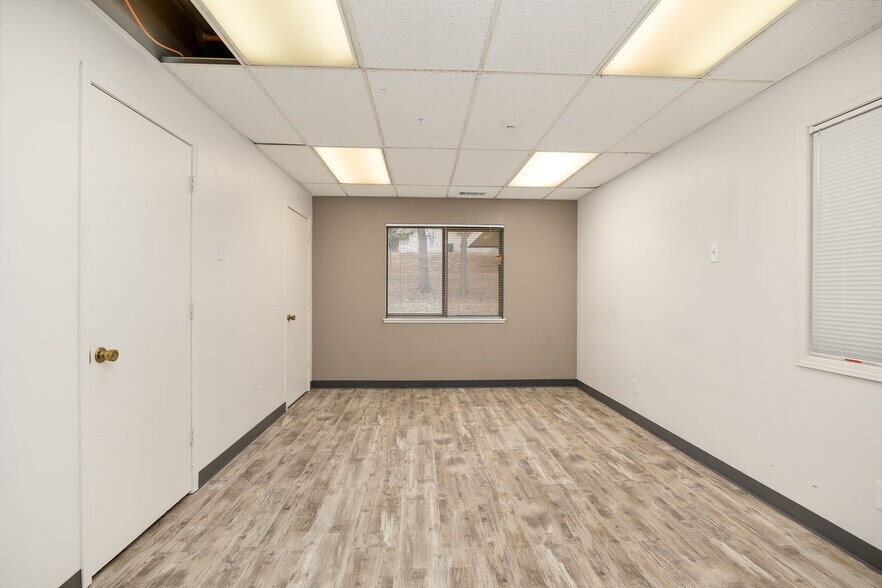 More Photos Of 3919 Messanie St, Saint Joseph Office For Sale