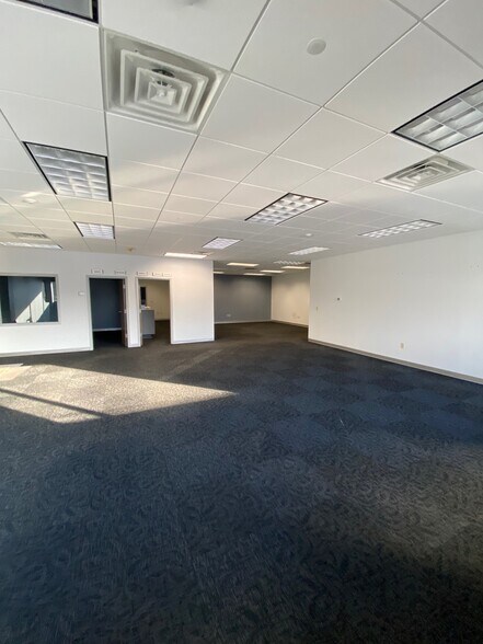 More Photos Of 1710 Leer Dr, Elkhart Office For Lease
