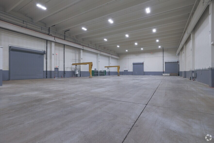 More Photos Of 53 Ayer Rd, Littleton Warehouse For Lease