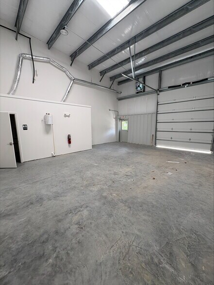 More Photos Of 317 Pendarvis Ln, Summerville Flex For Lease