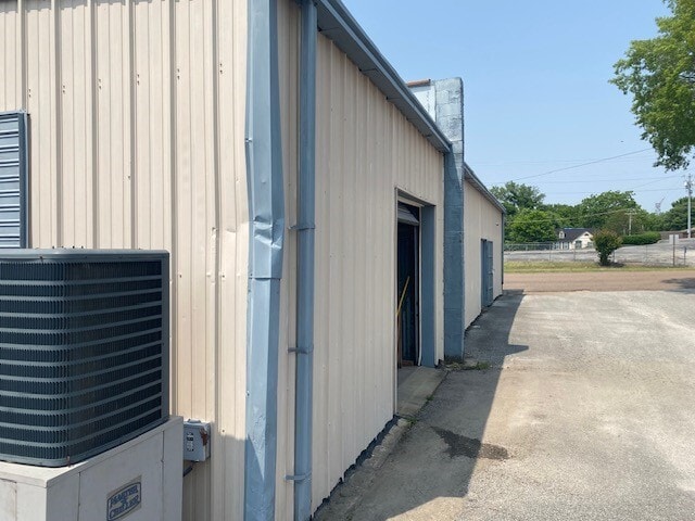 More Photos Of 130 S Lafayette Ave, Brownsville Freestanding For Sale