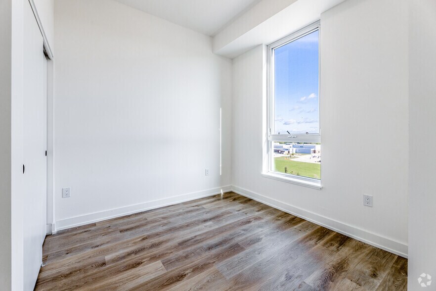 More Photos Of 2475 Old Bronte Rd, Oakville Apartments For Lease