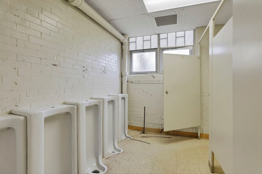 More Photos Of 300 E Auburn Ave, Springfield Office For Sale