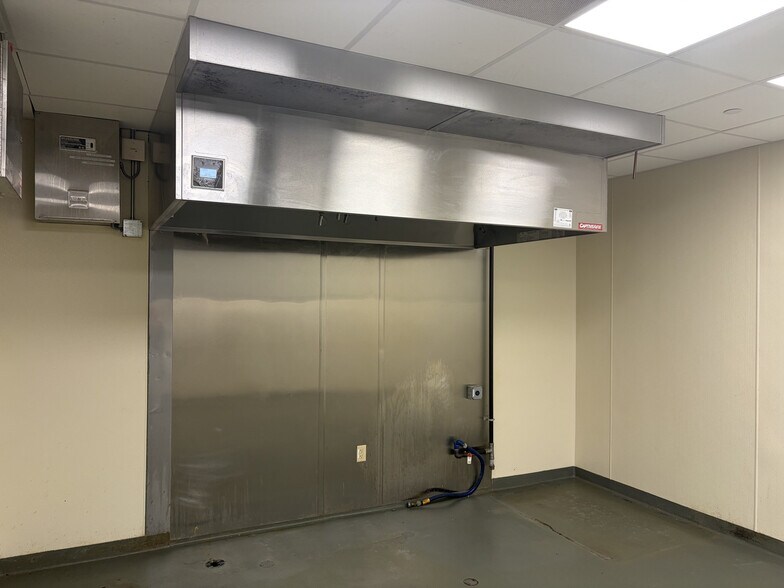 More Photos Of 1141 Revere Beach Pky, Revere Restaurant For Lease