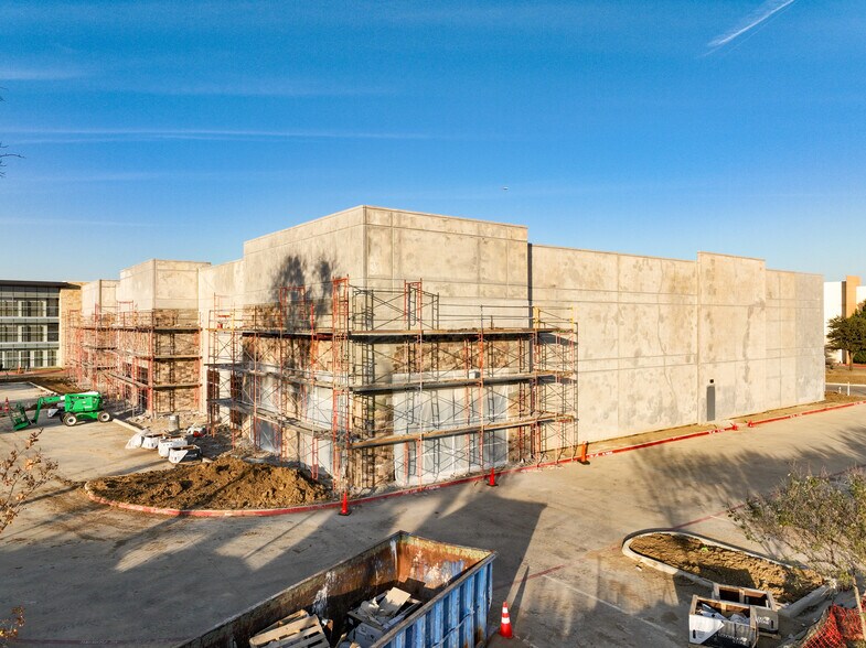 More Photos Of 1100 Lakeside Parkway, Flower Mound Industrial For Lease