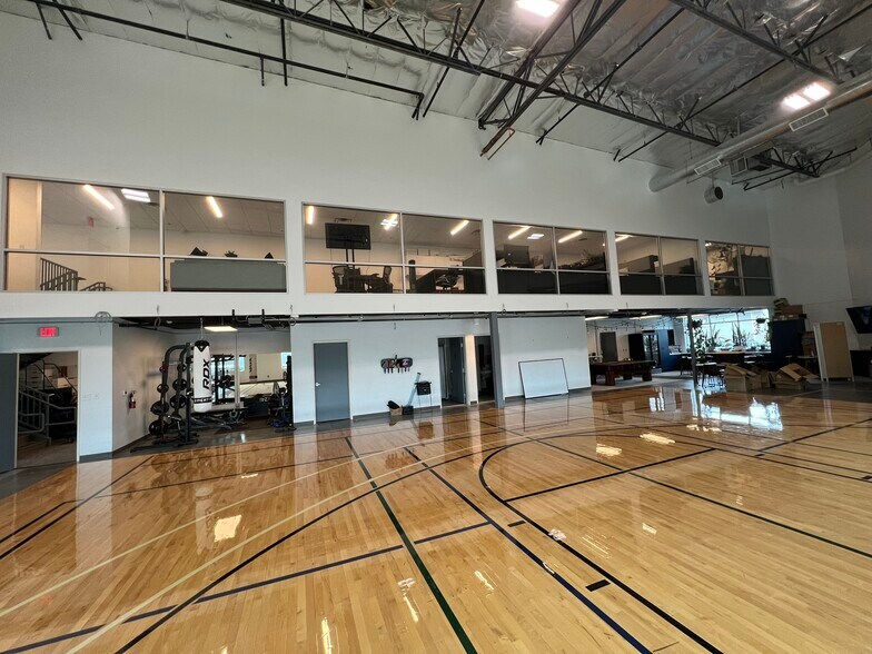 More Photos Of 6630 Surrey St, Las Vegas Warehouse For Sale