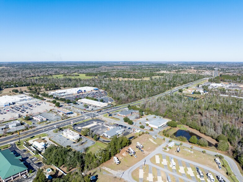 More Photos Of 4944 Malloy Plz, Marianna Freestanding For Sale