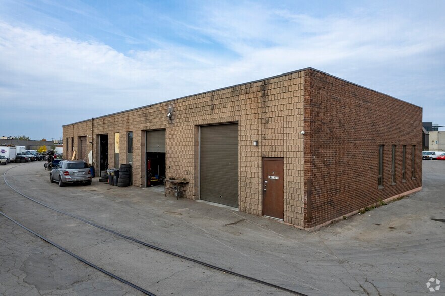 More Photos Of 101 Toro Rd, Toronto Service For Sale