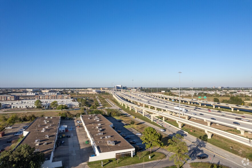 More Photos Of 1000 N Post Oak Rd, Houston Unknown For Lease