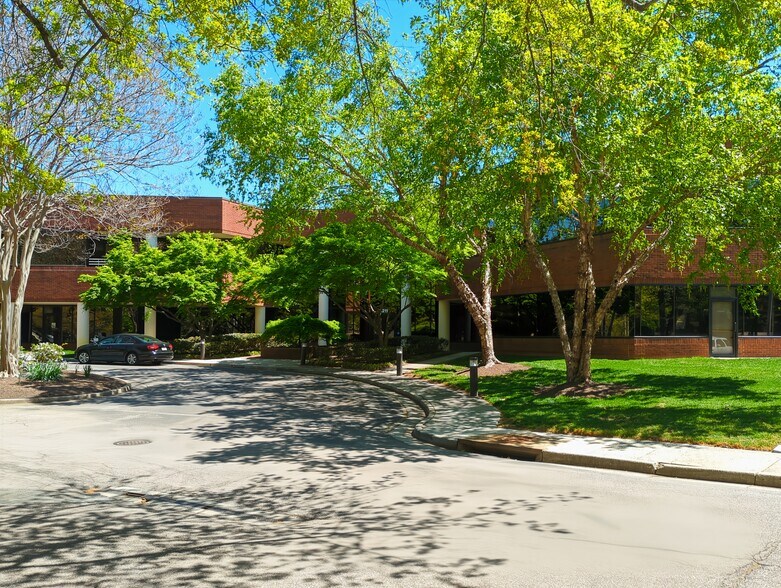 More Photos Of 9211 Forest Hill Ave, Richmond Coworking Space