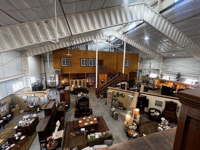 More Photos Of 114 Homestead Rd, Evergreen Showroom For Sale