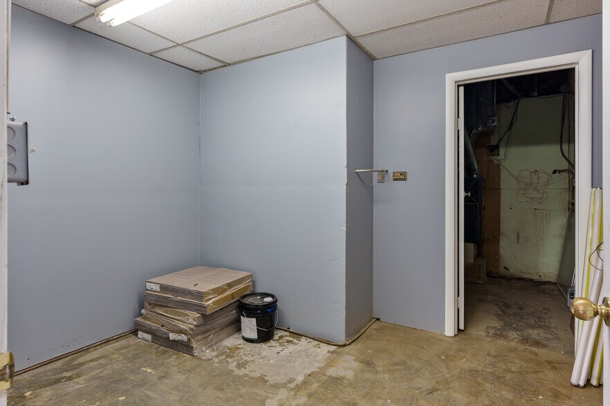 More Photos Of 3944 Auburn St, Rockford Industrial For Sale