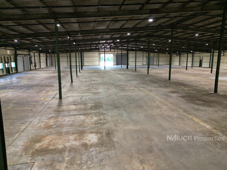 More Photos Of 405 Commerce Park Ave, Canton Warehouse For Lease