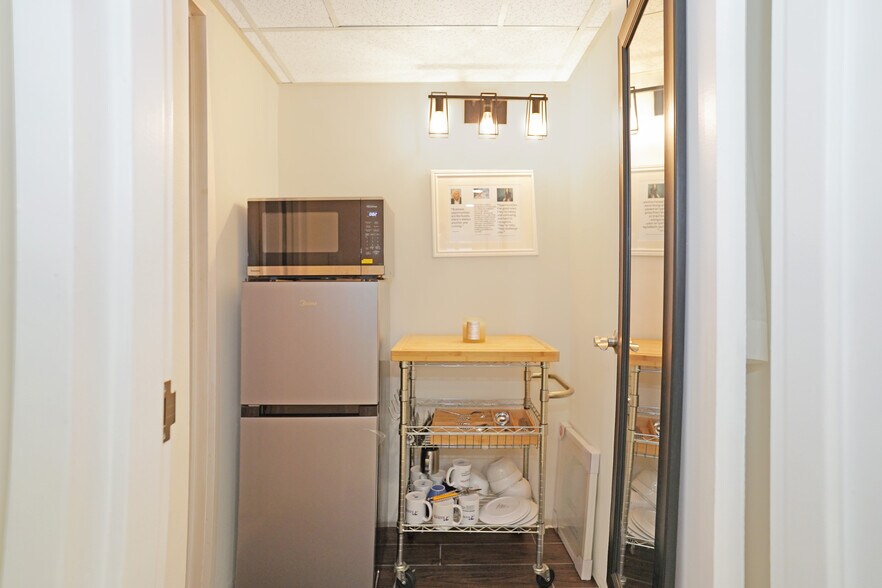 More Photos Of 8302-8304 Old Courthouse Rd, Vienna Office For Sale