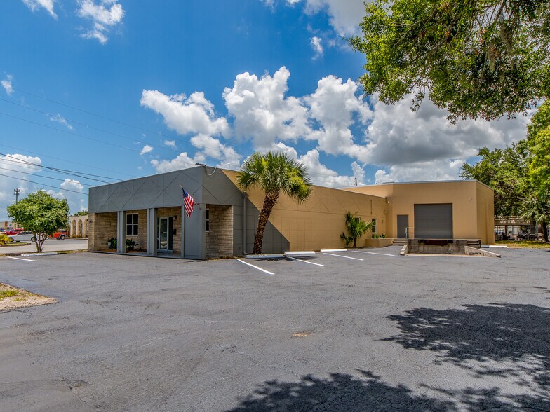 Primary Photo Of 2051 Range Rd, Clearwater Distribution For Sale