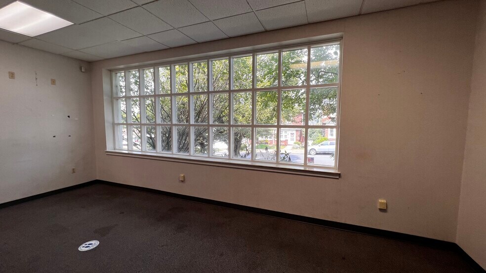 More Photos Of 2100 Ferry St, Easton Medical For Lease