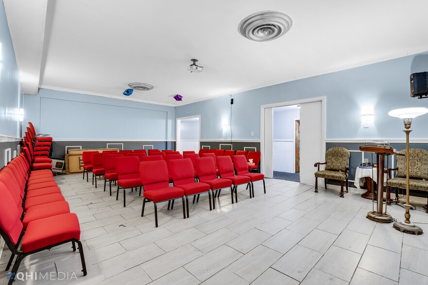 More Photos Of 2701 W 63rd St, Chicago Funeral Home For Sale