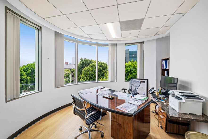 More Photos Of 150 S Rodeo Dr, Beverly Hills Office For Lease
