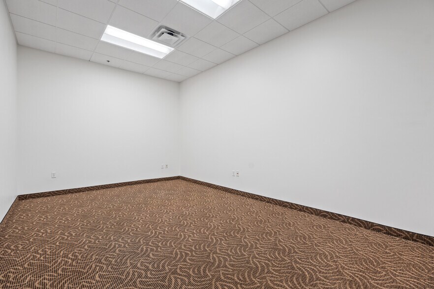 More Photos Of 13847 N Northsight Blvd, Scottsdale Office For Lease