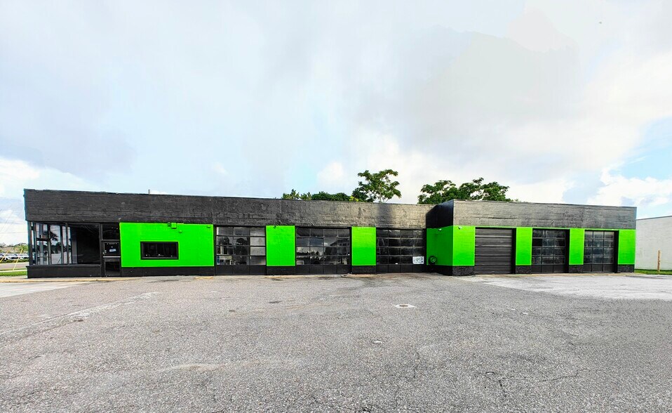 More Photos Of 18300 US Highway 19 N, Clearwater Auto Repair For Lease