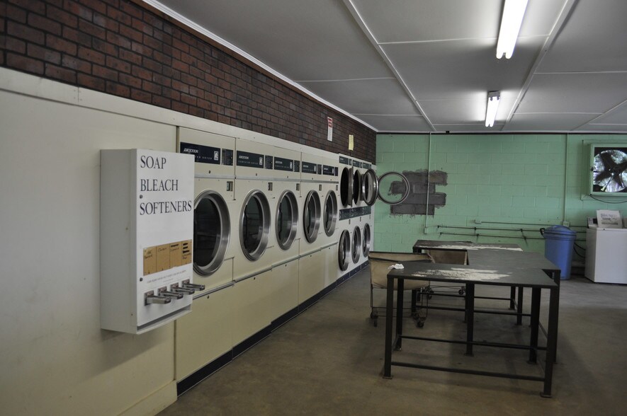 More Photos Of 600 E Manning St, Marion General Retail For Sale