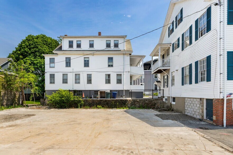 More Photos Of 4-6 Common St, Stoneham Storefront Retail Residential For Sale