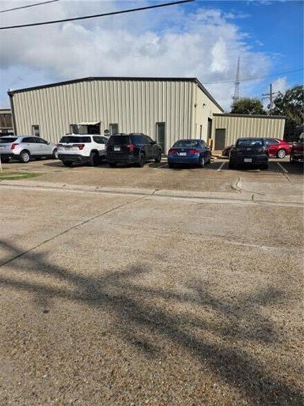 More Photos Of 4501 Zenith St, Metairie Service For Sale