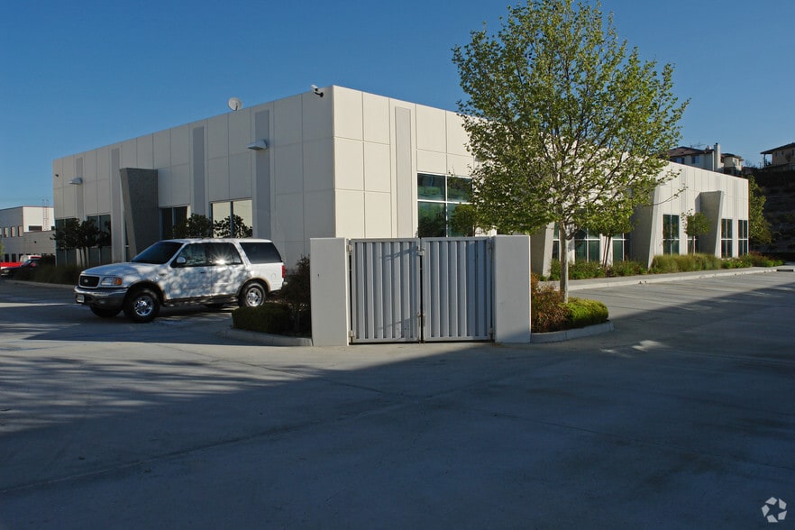 More Photos Of 28005 Smyth Dr, Santa Clarita Loft Creative Space For Lease