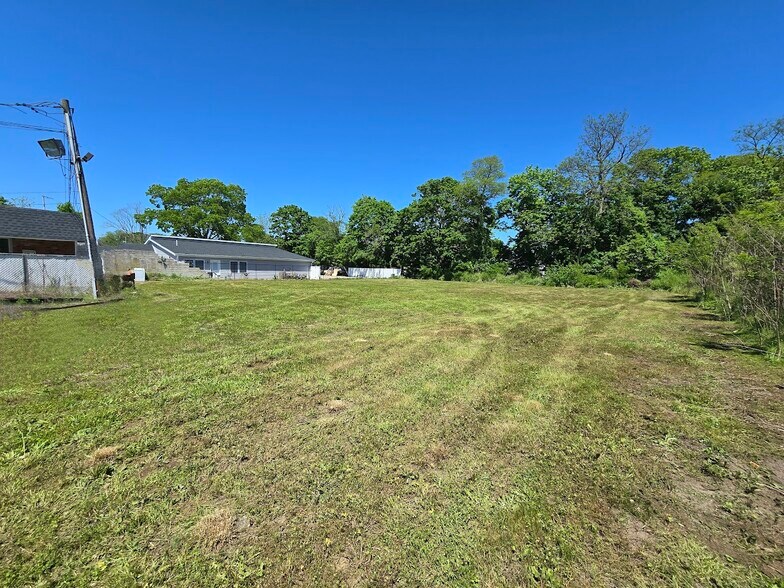 More Photos Of 55 Carleton Ave, East Islip Medical For Sale
